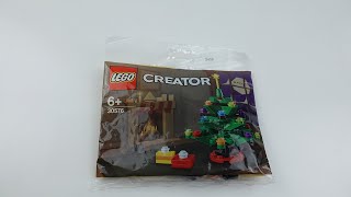 Possibly the Smallest Christmas Tree ever, complete with presents - Lego (30576)