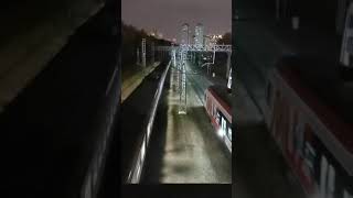 TRENS  METRÔS SE CRUZANDO