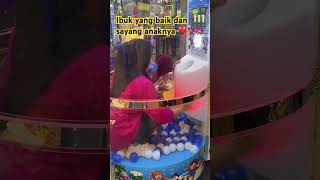 Main bola bareng emak #viral #mainbola