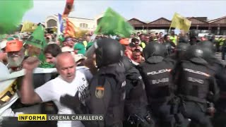 À Punt NTC - Tensió entre polícia i agricultors de LA UNIÓ al port de València | 22.02.2024