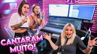 PRIMEIRA VEZ DAS MINHAS AMIGAS NUM ESTÚDIO DE MÚSICA!!