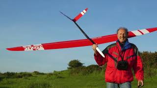 Slow first flight of a Toxic F3F RC glider.