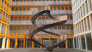 Endlose Treppe - Kunst im Münchner Westend (in 4K)