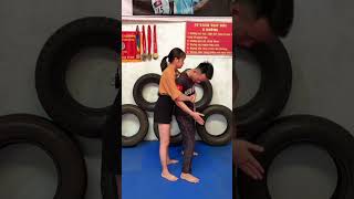 Tự Vệ Nữ Bị Ôm 2 Tay Phía Sau #shorts #kungfu #vothuat