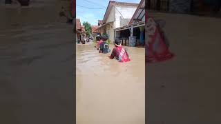 SUASANA DAERAH CIREBON TIMUR YANG TERENDAM BANJIR..