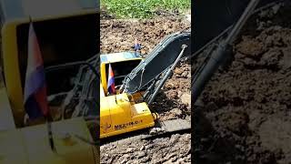 👆 Excavator Matador Shantui Stuck In Deep Mud Part 1