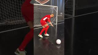 Training to improve the splits - Pro futsal goalkeepers #futsal #gk #goalkeeper