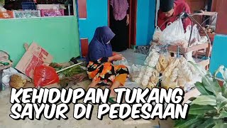 Suasana pagi hari di perkampungan