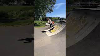 take me back to 2002! perfect willy stall #ukskateboarding #bados #willy #summer #skateboarding