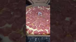 Uma das  Pizza mais fácil de se montar. tampada na calabresa recheados #deixaolike #seinscreve