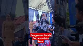 Penggemar bunda fauzana minta foto