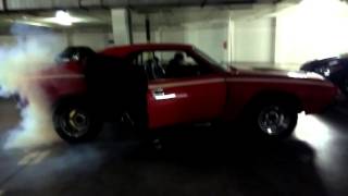 AMC Javelin - HUGE BURNOUT IN GARAGE HD