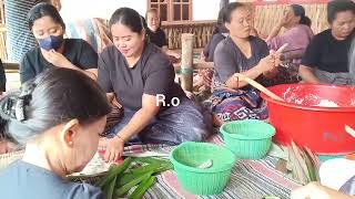 Ibu²;Antusias membuat makanan khas Suku Toraja (pokon) tradisi pemakaman Almh.Ludia Bira'Payungallo