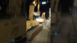 excavator dan truck. begini lah keadaan klau pulang dari lokasi buru buru pulang kejar kejaran