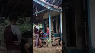 JADI PENGEN NGINAP,SEPERTI INILAH SUASANA RUMAH TENGAH SAWAH PEDESAAN SUNDA#shorts#rumah #pedesaan