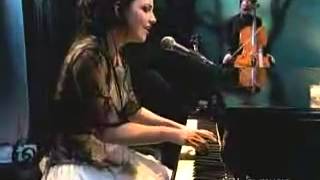 Evanescence- Good Enough [Live @ AOL Music Sessions 2006]