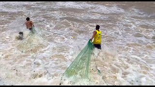 Impresionante!!.. Metieron la Red  en Mar Agitado y mira lo que pasó