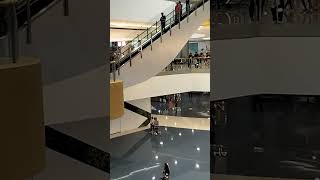 Philippines Manila shopping mall Ang pilipino anoman dumating SA Buhay nakangiti pa rin.