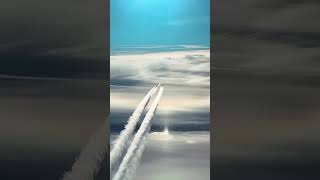 Boeing 747 Exhaust Trail