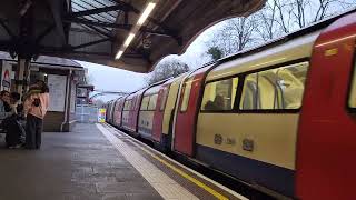 1995 Stock pulls into Colindale