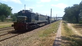 KARACHI EXPRESS & HGMU30-8212 IN SPEED TOWARDS LAHORE.