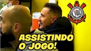 ⚫⚪ VITOR PEREIRA E CANTILLO ASSISTINDO O JOGO NO VESTIÁRIO, APÓS SER EXPULSO DO JOGO CONTRA O BOCA!