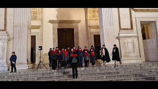 Canti e spettacoli: il centro prende vita con il Coro Voci in festa e l'asino di Santa Lucia