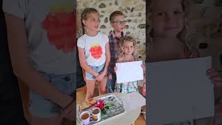 FAMILLE VAN DER AUWERA - LES ENFANTS CHANTENT UNE CHANSON POUR LEUR PAPA (FAMILLES NOMBREUSES XXL)