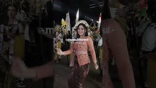 awas lek kesemsem #karnaval #beranda #dj #cosplaycantik #kebayamodern #dance #shorts ##nari #reels