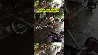 Motor ini sampai terbelah dua gara-gara kelebihan muatan.