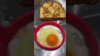 Most #satisfying #breakfast #frenchtoast #egg #sunnysideupegg #beta #shorts #viral #trending 💯