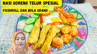 Wah enak banget nih makan nasi goreng spesial ada telor ceplok.fish rool.bola udang‼️ top markotop