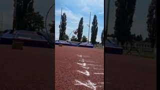 pole vault barefoot easy