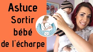 Comment sortir bébé de l'écharpe de portage facilement?