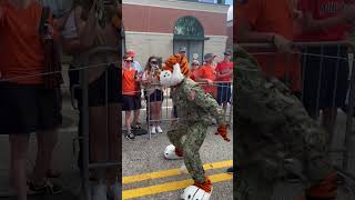 AUBURN FOOTBALL TIGER WALK🏈#shortsfeed #auburnfootball #tigerwalk #auburn #football #shorts #fall