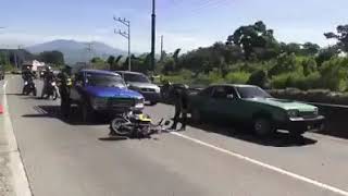 Reten policial causa accidente a un motociclista