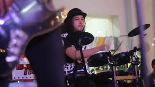 Mustapha ibrahim Queen Live music Summarecon mal serpong November band 87 NB87