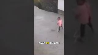 Terekam CCTV anak ini jatuh ke jurang