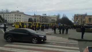 ХЕРСОН 09 03 14 КАК АВТОБУСЫ ПРИВОЗЯТ С СЕЛ НА МИТИНГ МАЙДАНУТЫХ