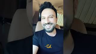 Tarkan yeni şarkısı 'Yap Bi Güzellik'i arabada söyledi