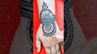 Simple🥰 And Beautiful Mehndi Design#shorts #mehndi #mehndidesign #stylishmehndi#viral  #newmehndi