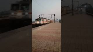 12909 - Hazrat Nizamuddin Garib Rath Express with (TKD/WAP-7). #shorts #indianrailways