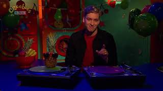 CBeebies Bedtime Stories 641 - Kitchen Disco by George Ezra. Subtitled