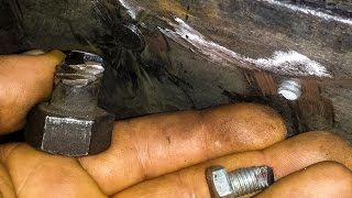 Extracción de tornillo roto haciendo dos taladros