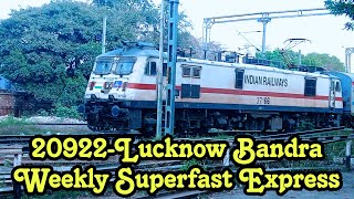 20922-Lucknow Bandra Weekly Superfast Express Aishbagh Block Hut A Ke Paas Se Jati Hui