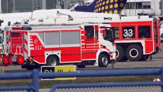 Flughafen Feuerwehr Einsatzfahrt am Frankfurter Flughafen