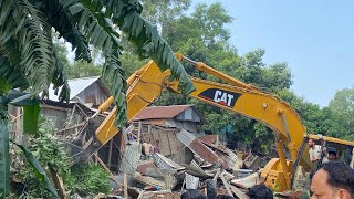 গাজীপুরে রেললাইনের পাশের সরকারি জমিতে গড়ে উঠা অবৈধ স্থাপনা উচ্ছেদ করা হচ্ছে | Gazipur News | গাজীপুর