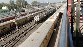 Indore Dehradun Comes Indore Junction at full speed | Indian Railways|| super fast train