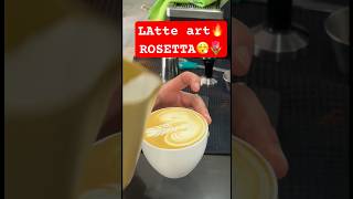 LATTE ART 🔥😮‍💨 Rosetta hermosa 🙌🏽 #latte #baristalatteart #baristadaily #barista #latteart