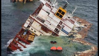 MENGERIKAN!!! DETIK DETIK KAPAL LAUT DIHANTAM OMBAK BESAR